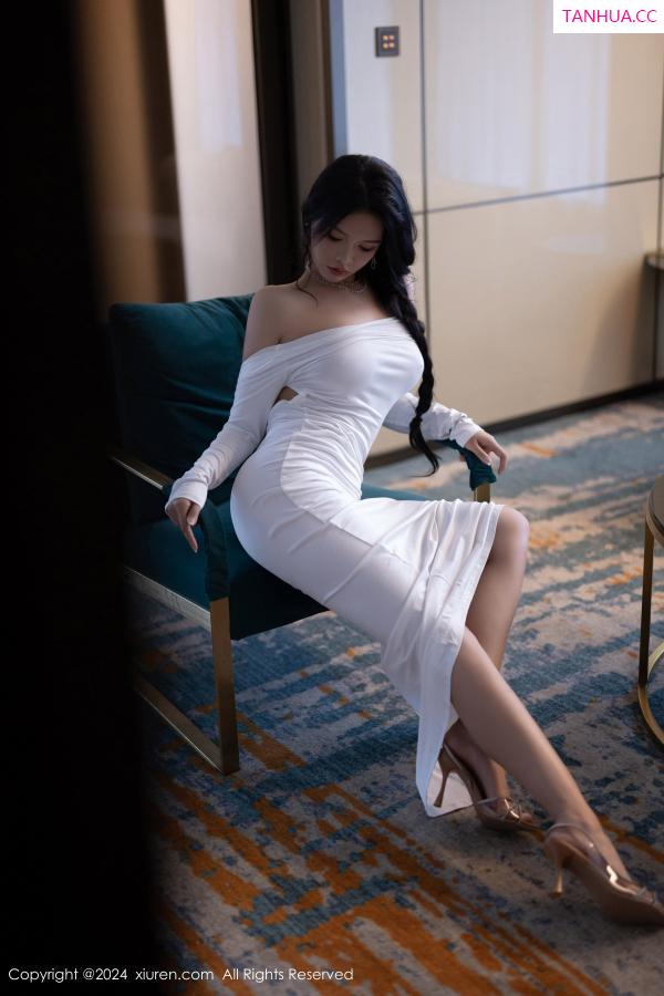 小娜比  [XiuRen]高清写真图 2024.09.05 No.9115 娜比 黑丝美腿第32张图片